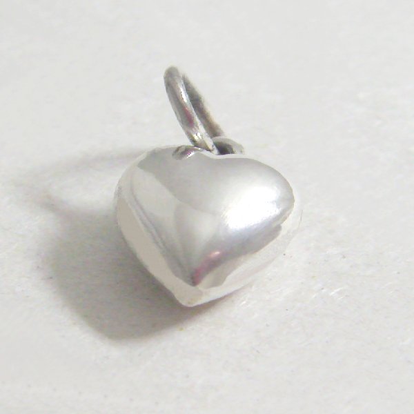 (p1572)Inflated silver pendant, motif smooth heart.